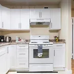 Downtown River Valley Bachelor Suite Condo, Non Smoking, 12 Inches Queen Bed, Beautiful Minimalist, Very Convenient Every Where