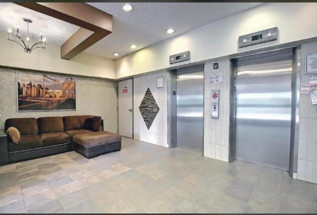 River Valley Minimalist Bachelor Homestay Edmonton